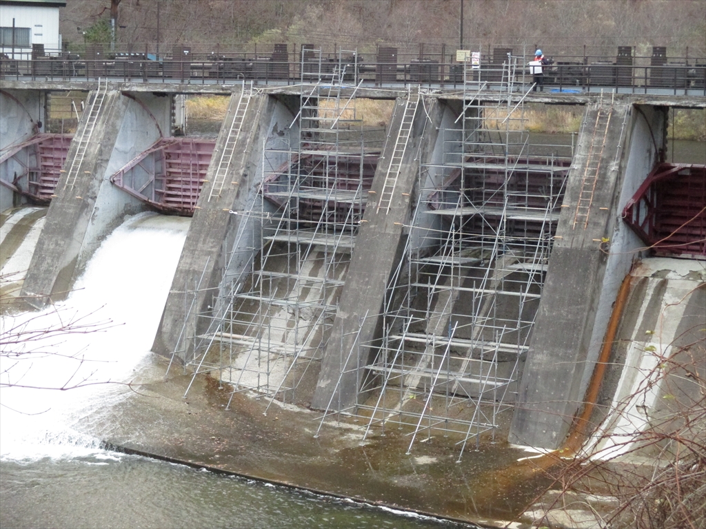 鶴沼川発電所洪水ゲート塗装工事